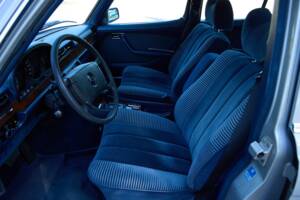 Image 18/25 of Mercedes-Benz 280 SE (1979)