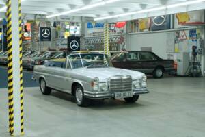 Image 16/50 of Mercedes-Benz 280 SE 3,5 (1970)