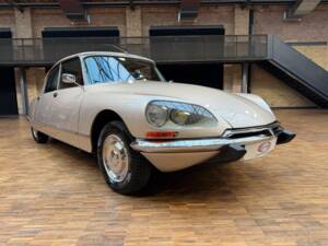 Bild 4/32 von Citroën DS 21 Pallas (1971)