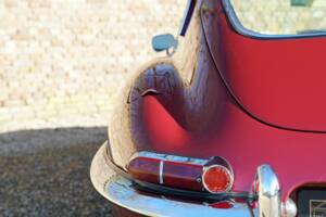 Image 34/50 de Jaguar E-Type (1968)