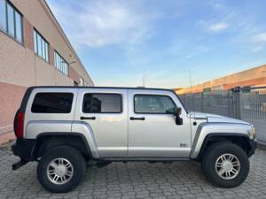 Bild 5/14 von Hummer H3 (2007)