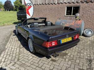 Image 26/40 of Mercedes-Benz 300 SL-24 (1990)