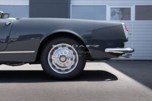 Image 17/31 of Alfa Romeo 2600 Spider (1963)