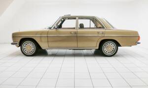 Imagen 2/12 de Mercedes-Benz 200 (1974)