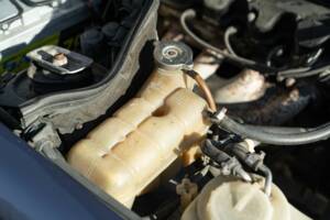 Bild 49/50 von Mercedes-Benz 200 CE (1992)