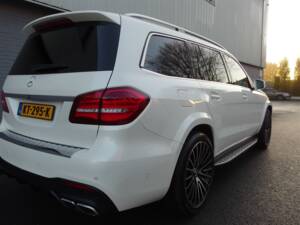 Image 18/98 of Mercedes-Benz GLS 63 AMG 4MATIC (2016)