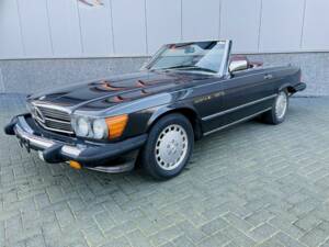 Afbeelding 3/32 van Mercedes-Benz 560 SL (1987)