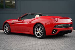 Image 2/50 of Ferrari California (2010)