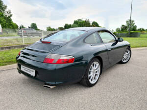 Image 4/25 of Porsche 911 Carrera (2002)