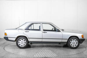 Image 9/50 of Mercedes-Benz 190 E (1986)