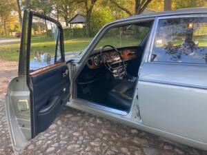 Image 18/60 of Jaguar XJ 6 4.2 (1972)