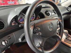 Image 13/29 of Mercedes-Benz SL 55 AMG (2002)