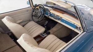 Image 25/33 of Mercedes-Benz 230 SL (1966)