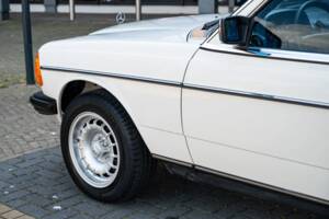 Image 21/62 of Mercedes-Benz 280 CE (1982)