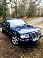 Image 14/22 of Mercedes-Benz E 220 (1996)