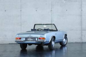 Immagine 4/40 di Mercedes-Benz 230 SL (1966)