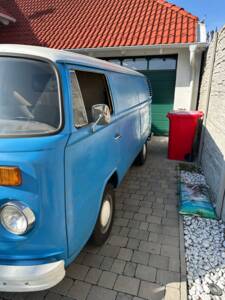 Image 2/12 of Volkswagen T2b panel van (1976)