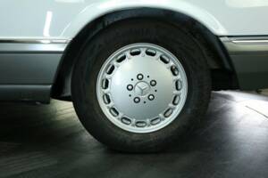 Bild 50/50 von Mercedes-Benz 560 SEC (1988)