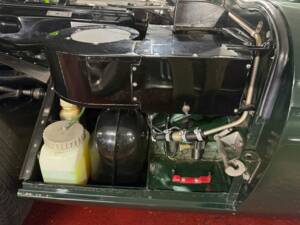 Imagen 39/50 de Jaguar E-Type V12 (2+2) (1970)