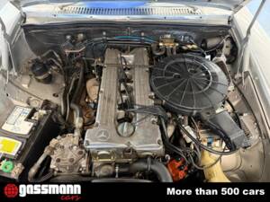 Image 3/4 de Mercedes-Benz 250 C (2.8) (1973)