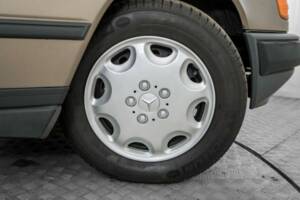 Image 42/50 of Mercedes-Benz 300 TD (1986)