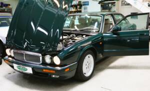 Bild 22/29 von Jaguar XJ6 3.2 Executive (1997)