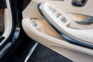 Image 33/48 of Mercedes-Benz S 63 AMG S 4MATIC (2018)