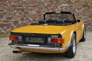 Image 12/50 of Triumph TR 6 (1971)
