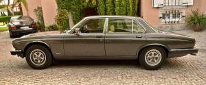 Image 5/50 of Jaguar XJ 12 (1988)
