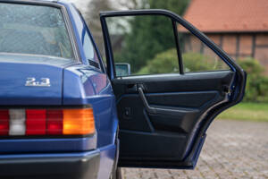 Imagen 42/48 de Mercedes-Benz 190 E 2.3 (1992)
