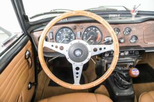 Image 8/50 of Triumph TR 6 PI (1969)