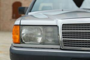 Image 9/50 of Mercedes-Benz 190 E 1.8 (1991)