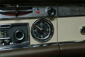 Image 21/50 of Mercedes-Benz 230 SL (1967)