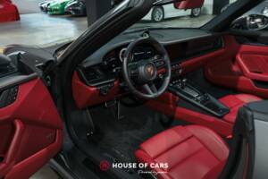 Image 15/25 of Porsche 911 Carrera 4 GTS (2022)