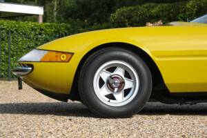 Afbeelding 8/50 van Ferrari 365 GTB/4 Daytona (1971)