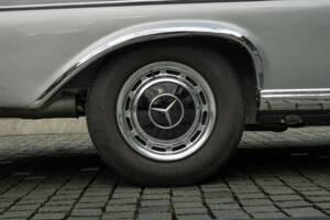 Image 16/95 of Mercedes-Benz 280 SE 3,5 (1970)
