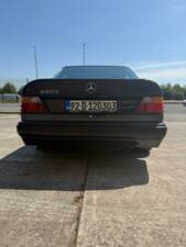 Image 22/23 of Mercedes-Benz 500 E (1992)