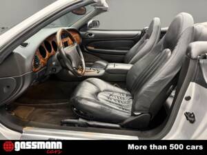 Image 10/15 of Jaguar XK8 4.0 (2000)