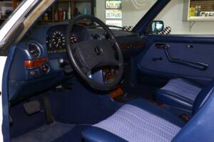 Image 15/25 of Mercedes-Benz 280 CE (1977)