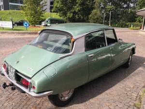 Image 3/4 of Citroën DS 21 (1972)