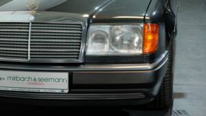 Image 18/32 de Mercedes-Benz 400 E (1991)