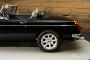 Image 8/8 de MG MGB V8 (1980)