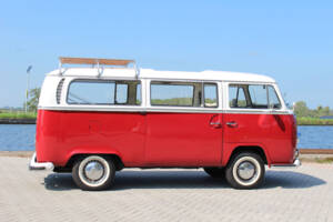 Image 5/22 of Volkswagen T2b Kombi (1970)