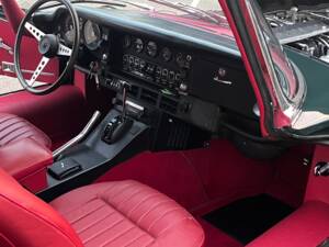 Image 27/46 de Jaguar Type E V12 (2+2) (1972)