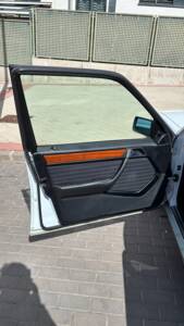 Immagine 7/33 di Mercedes-Benz 230 E (1992)