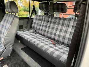 Image 24/33 of Mercedes-Benz 200 GE (SWB) (1987)