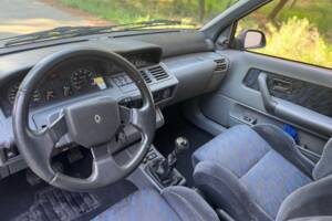Bild 21/40 von Renault Clio I 1.8 16V (1993)