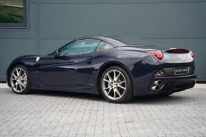 Image 2/50 de Ferrari California (2012)