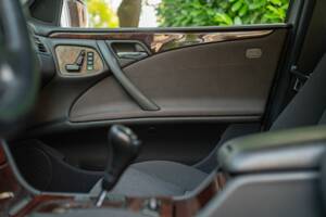 Image 39/50 of Mercedes-Benz E 430 (2000)