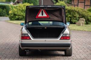 Immagine 18/73 di Mercedes-Benz 300 CE (1991)